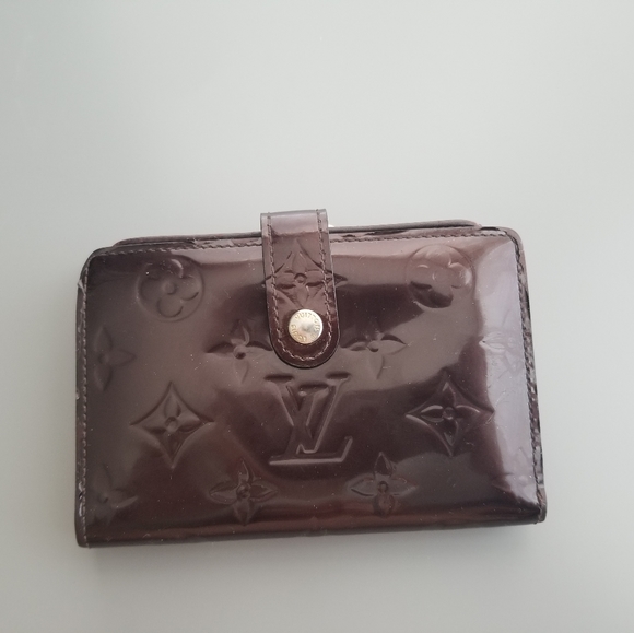 LOUIS VUITTON Classic Signature print - Picture 1 of 13